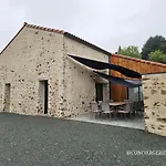 La Tremblaie Grange Renovee Avec Vue Campagne - 10 Min Du Puy Dufou Feriehus Chateaumur