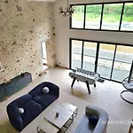 La Tremblaie Grange Renovee Avec Vue Campagne - 10 Min Du Puy Dufou Feriehus Chateaumur
