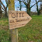 Feriehus La Tremblaie Grange Renovee Avec Vue Campagne - 10 Min Du Puy Dufou Chateaumur