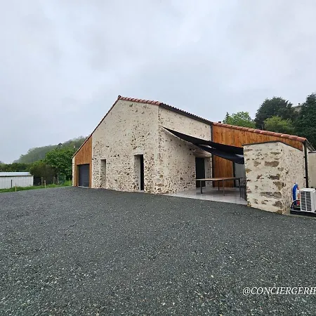 La Tremblaie Grange Renovee Avec Vue Campagne - 10 Min Du Puy Dufou Feriehus Chateaumur
