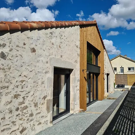 La Tremblaie Grange Renovee Avec Vue Campagne - 10 Min Du Puy Dufou * Chateaumur