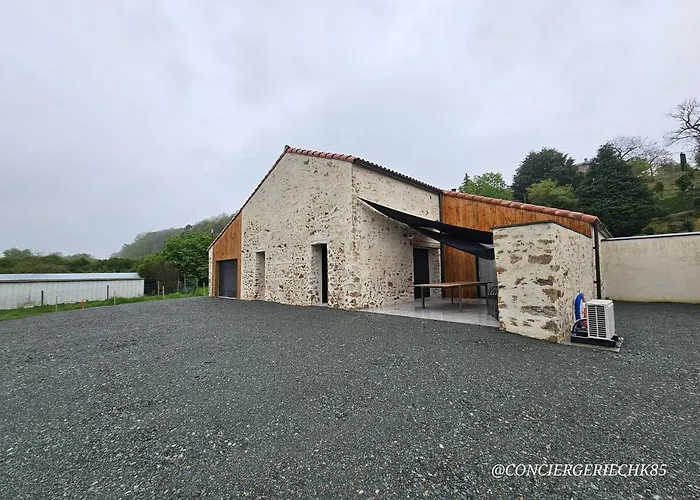 La Tremblaie Grange Renovee Avec Vue Campagne - 10 Min Du Puy Dufou Feriehus Chateaumur