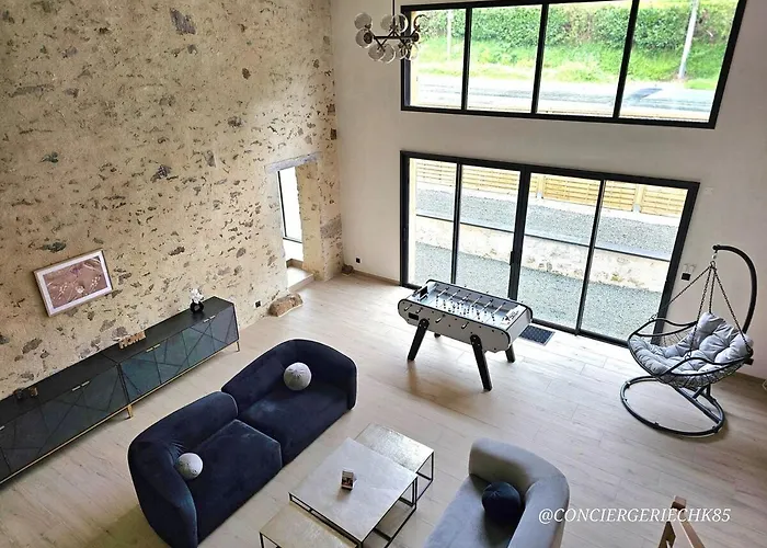 La Tremblaie Grange Renovee Avec Vue Campagne - 10 Min Du Puy Dufou Feriehus Chateaumur