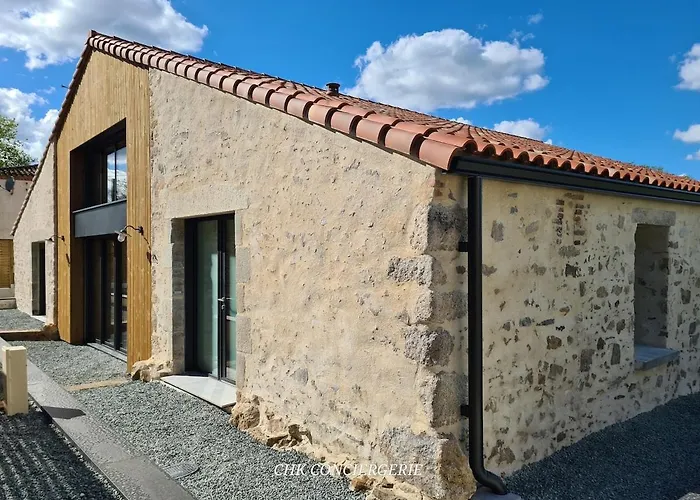 La Tremblaie Grange Renovee Avec Vue Campagne - 10 Min Du Puy Dufou * Chateaumur