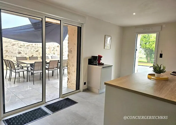 La Tremblaie Grange Renovee Avec Vue Campagne - 10 Min Du Puy Dufou Feriehus Chateaumur