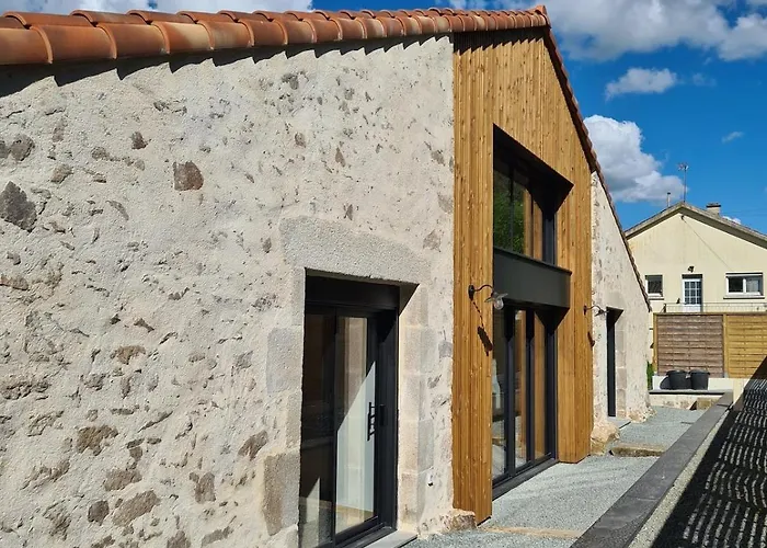 La Tremblaie Grange Renovee Avec Vue Campagne - 10 Min Du Puy Dufou * Chateaumur